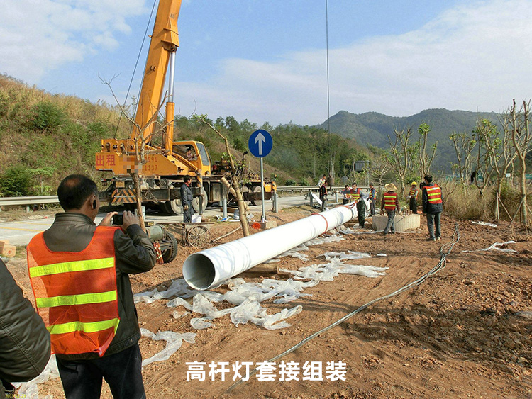 高速公路路口30米抖阴污视频污下载灯杆套接安装现场